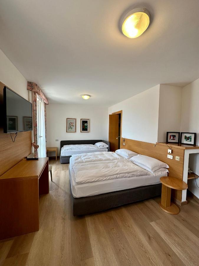 Hotel Miralago Bossico Buitenkant foto