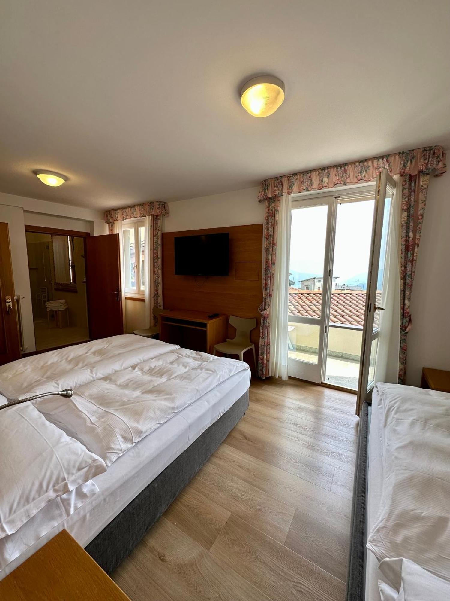 Hotel Miralago Bossico Kamer foto