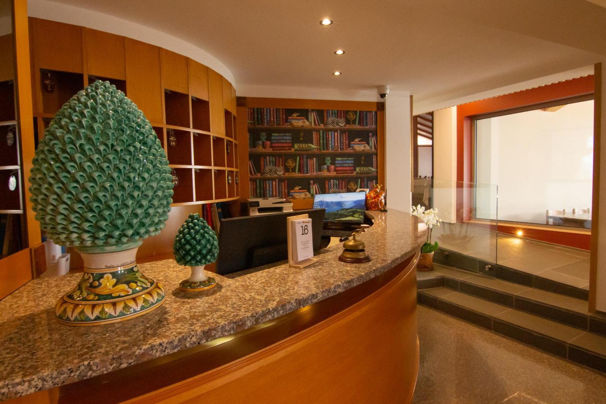 Hotel Miralago Bossico Buitenkant foto
